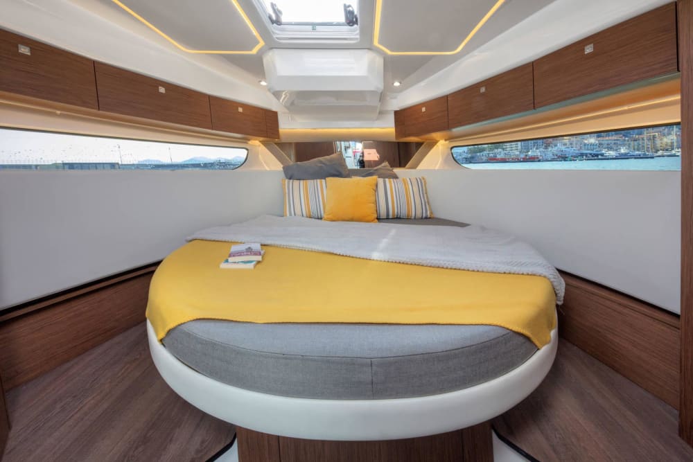 Croisière en yacht d'une nuit à Bacoli: expérience de camping nautique et petit-déjeuner