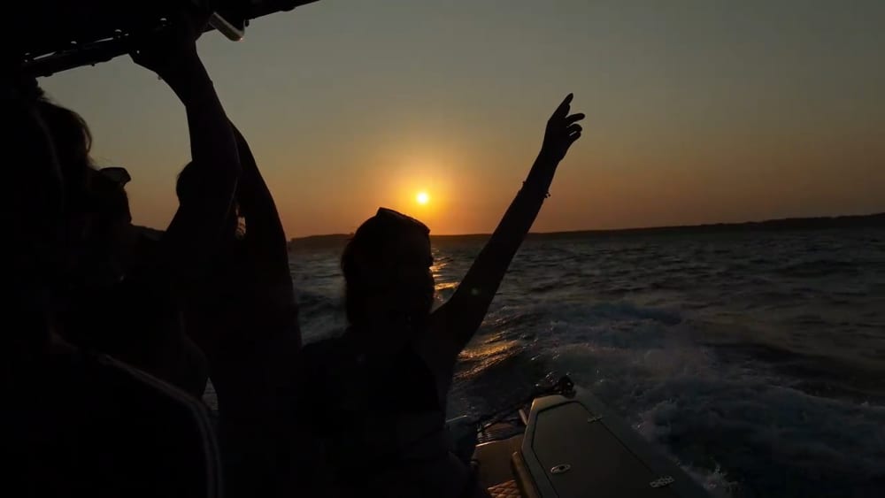 Expérience en bateau dans la baie de St. Paul – 7 heures de détente et de mer cristalline 5
