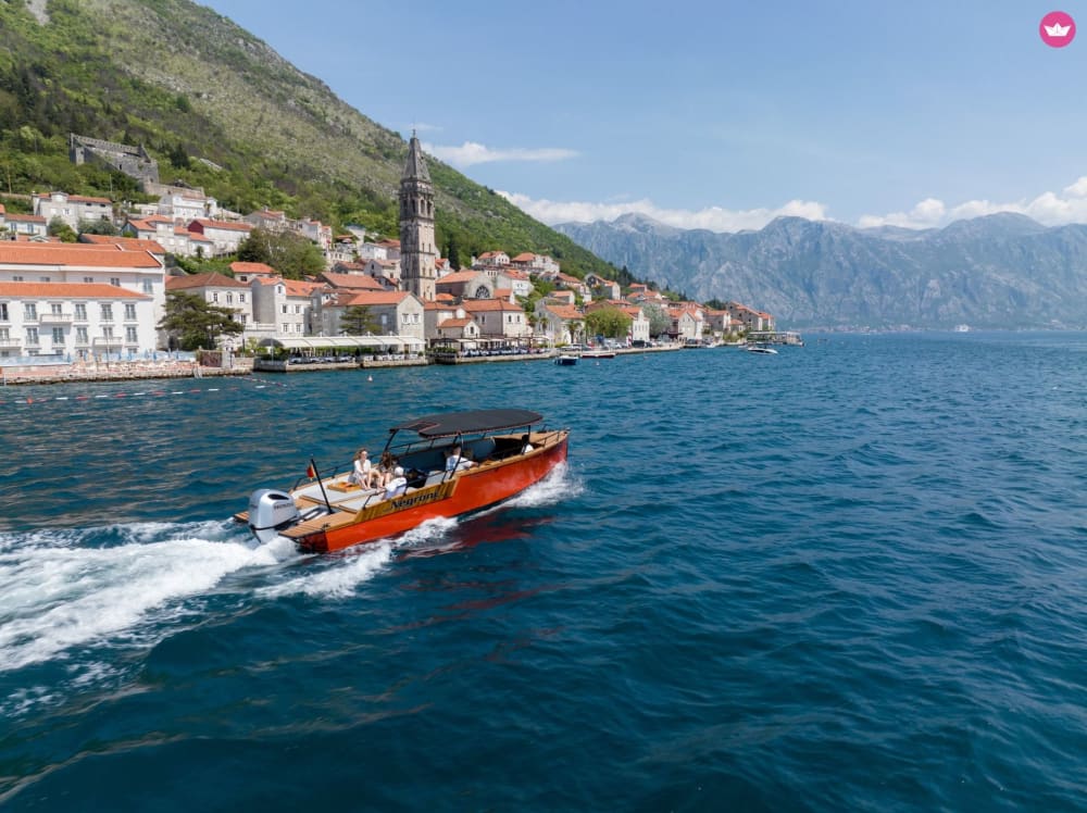 Excursion privée en bateau de 4 heures — Découvrez la baie de Kotor avec élégance 2
