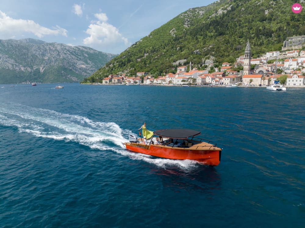 Excursion privée en bateau de 4 heures — Découvrez la baie de Kotor avec élégance 3