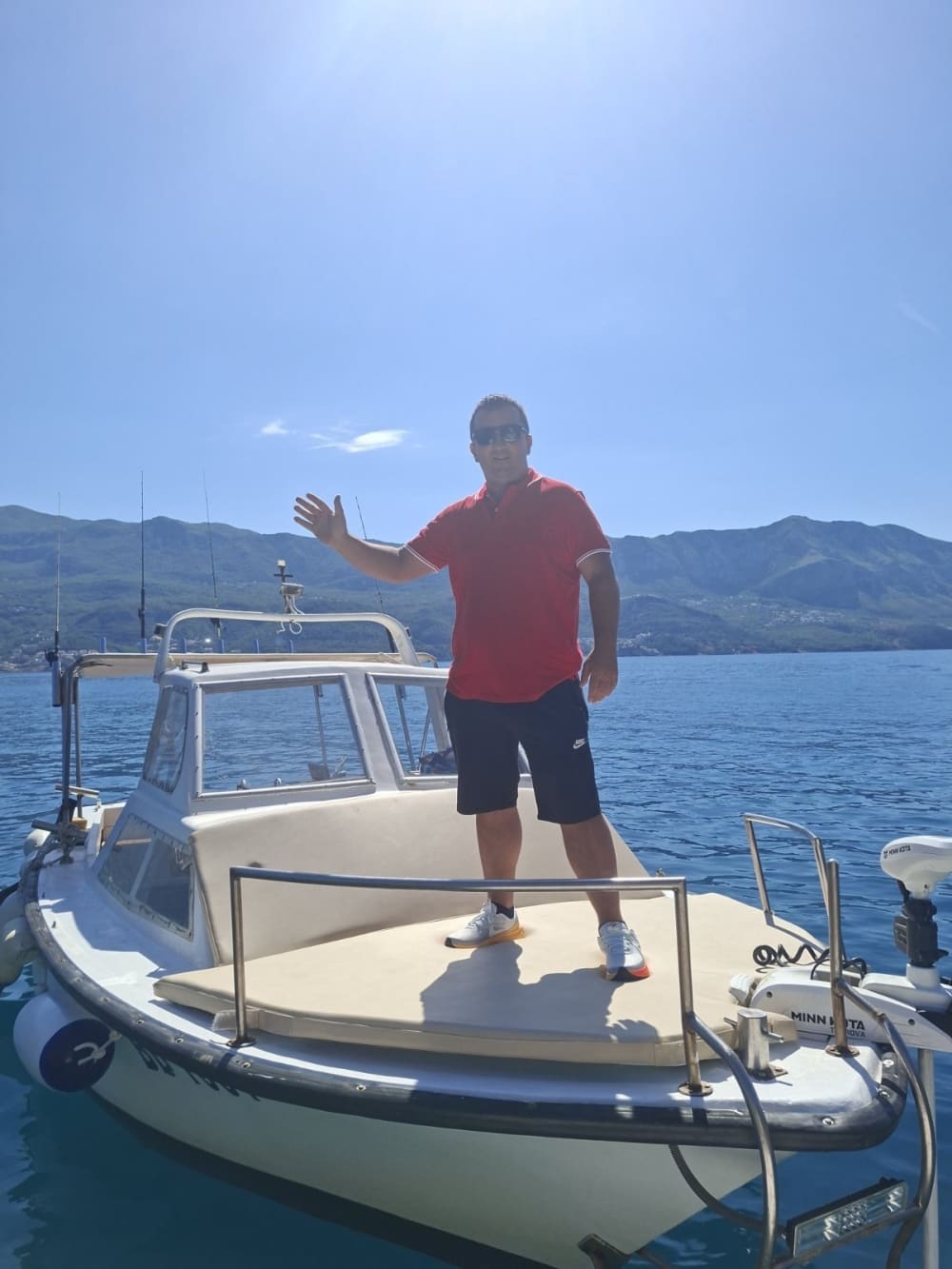 Excursion privée en bateau sur la Riviera de Budva : grottes, île et baignade 6