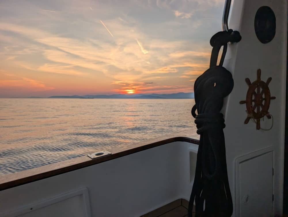 Croisière au coucher du soleil avec musique relaxante et vin 3