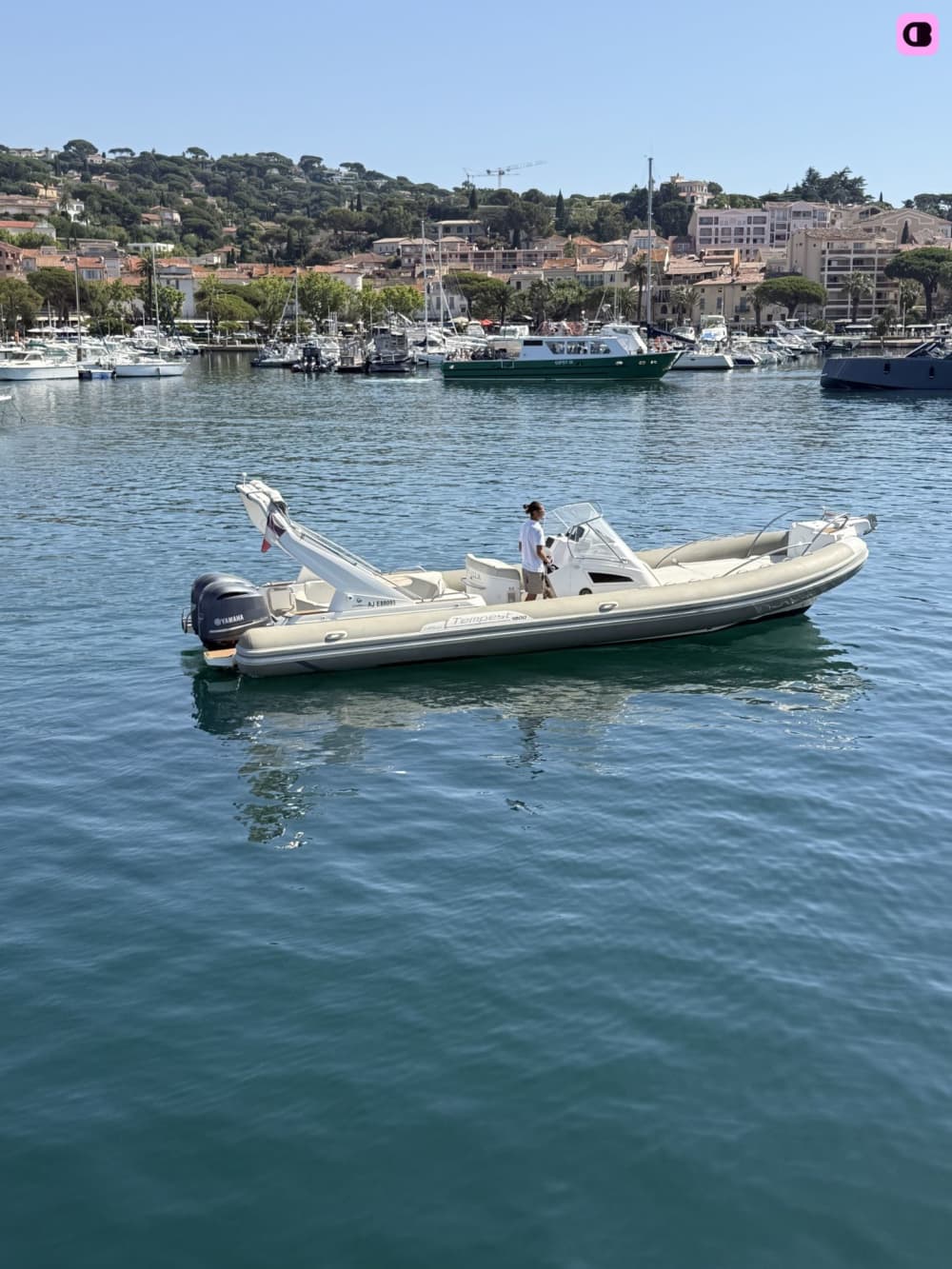 Découvrez le golfe de saint-tropez en bateau privé avec skipper