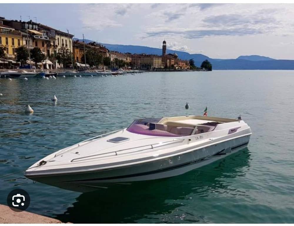 Bellagio et Varenna en 3 heures: Le Grand Tour du lac de Côme à bord d'une légende du sport italien