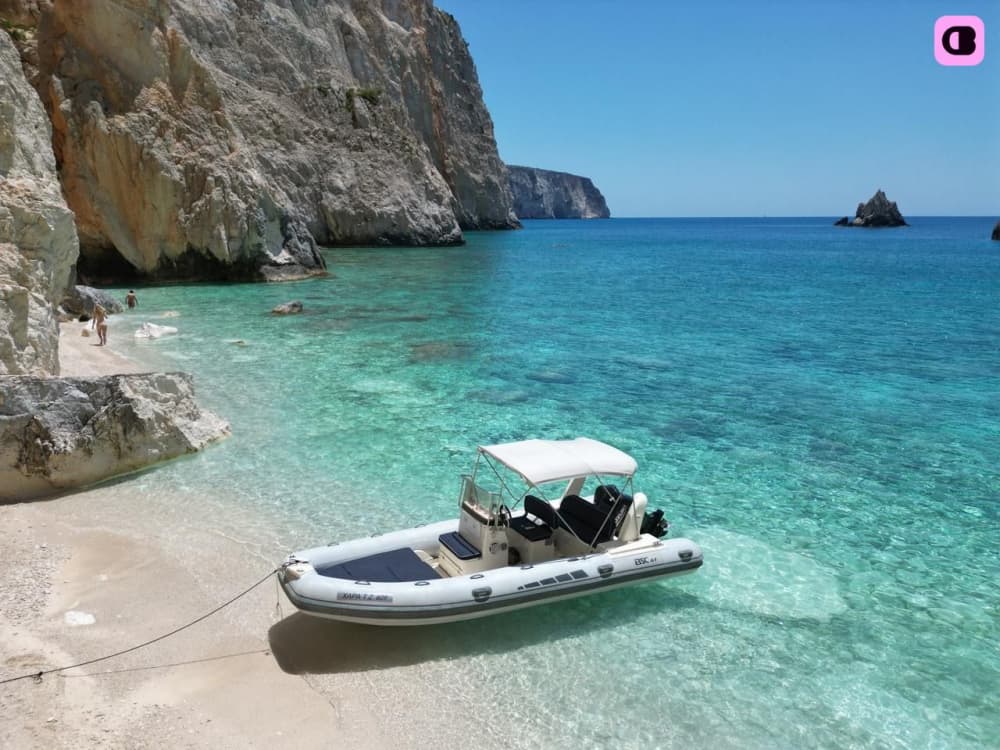Croisière de 3 heures: Plage de l'épave et grottes cachées de Zakynthos