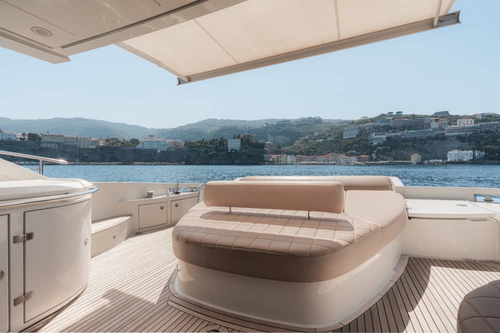 Côte amalfitaine emblématique en yacht 2