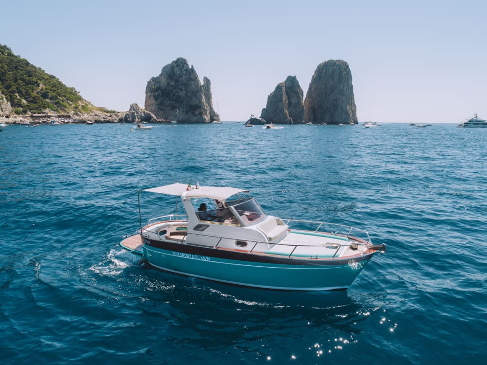 De Naples à Capri : une journée d'élégance insulaire en bord de mer 3