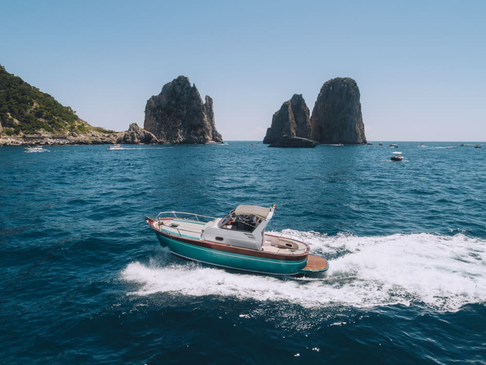 De Naples à Capri : une journée d'élégance insulaire en bord de mer 5