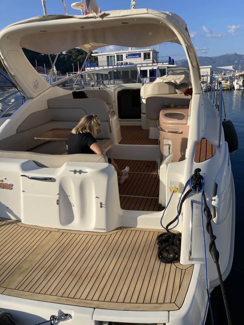 Explorez Six-Fours-les-Plages en bateau: une journée complète sur l'eau à bord d'un bateau à moteur