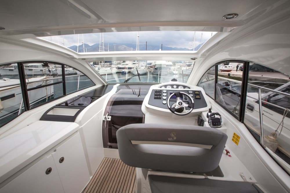 Détendez-vous sur un bateau à moteur à Coti-Chiavari pendant une demi journée ou une journée entière. 4