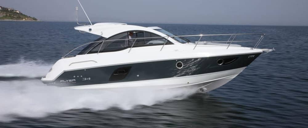 Détendez-vous sur un bateau à moteur à Coti-Chiavari pendant une demi journée ou une journée entière.