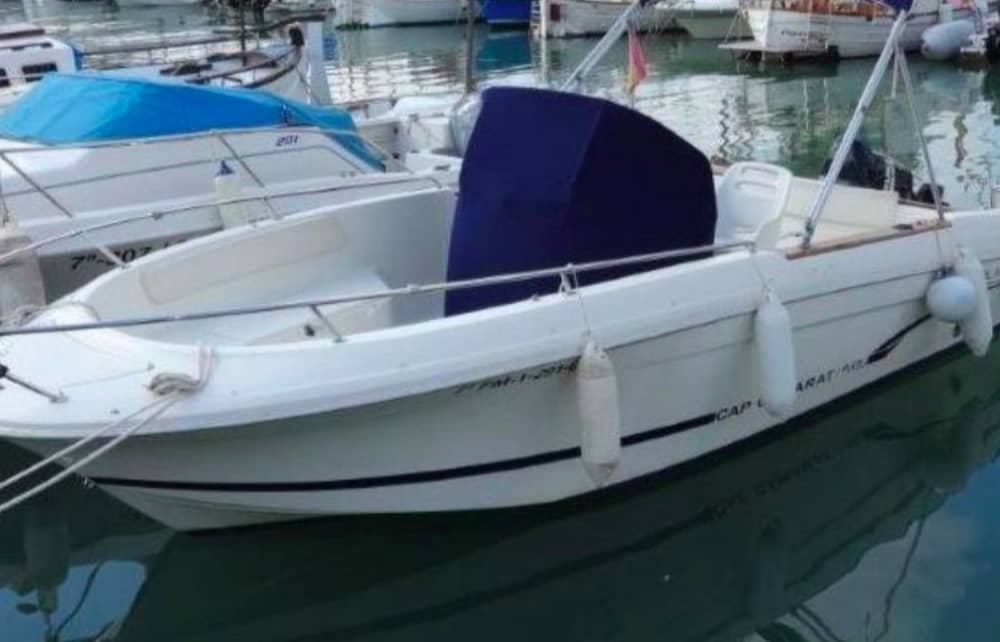 Prenez 9 heures pour découvrir la magie cachée de Marseille depuis les vagues. 2