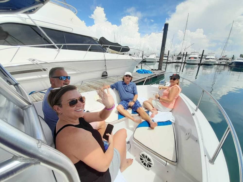 Découvrez Panama City lors d'une excursion d'une journée en bateau à moteur.