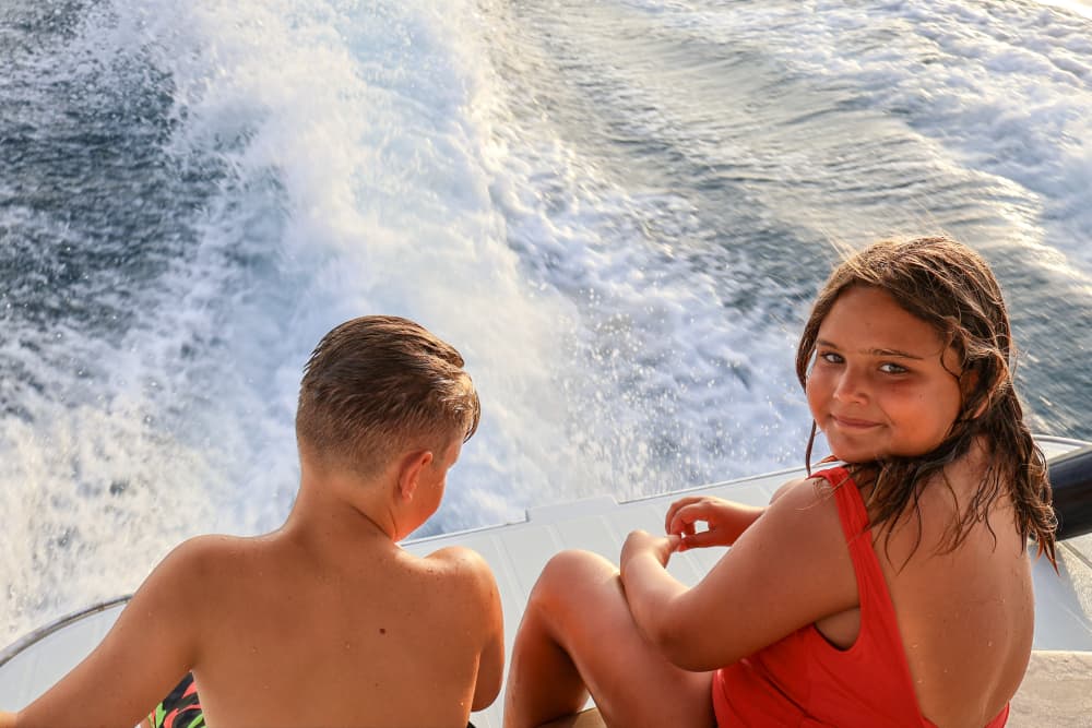 Découvrez les rivages de Split: une excursion d'une journée complète à bord d'un bateau à moteur 4