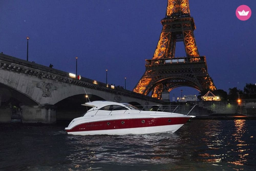Croisière de luxe sur la Seine à Bord du James: Un Voyage Privé Inoubliable