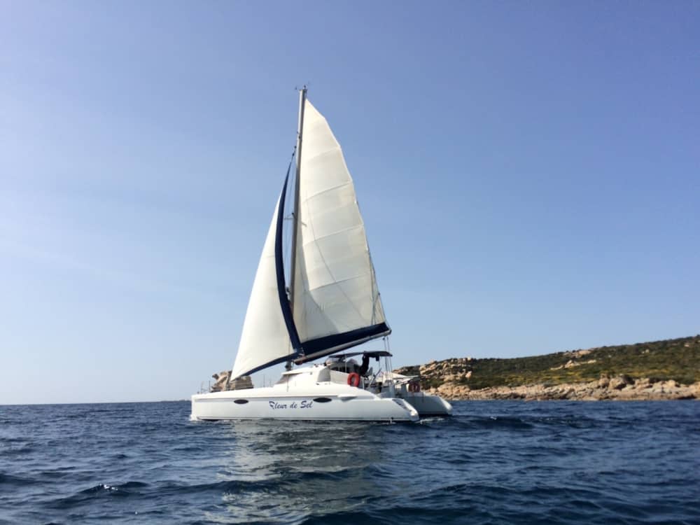 Découvrez Porto-Vecchio en catamaran pour une journée complète. 6