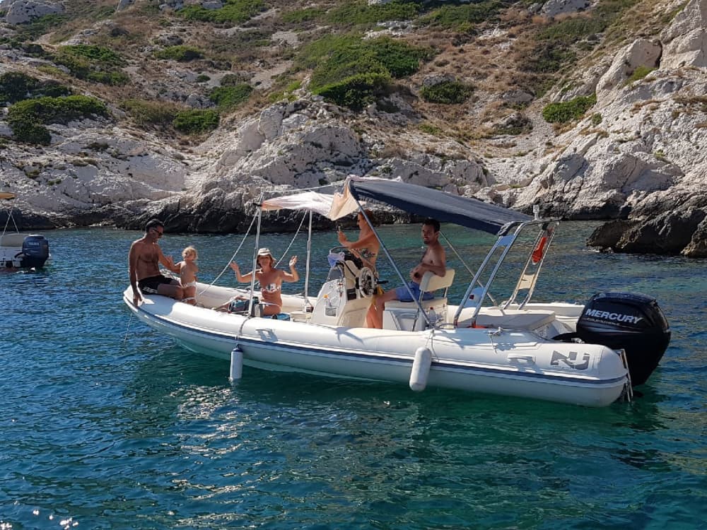 Location de bateau à moteur à la journée à Marseille 2