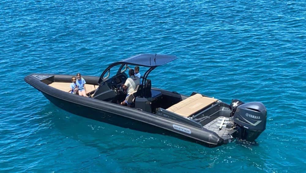 Découvrez les rivages de Paros: une excursion d'une journée complète à bord d'un bateau à moteur