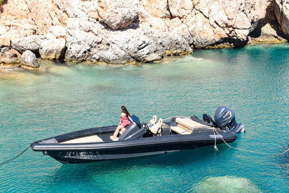 Découvrez les rivages de Paros: une excursion d'une journée complète à bord d'un bateau à moteur 3
