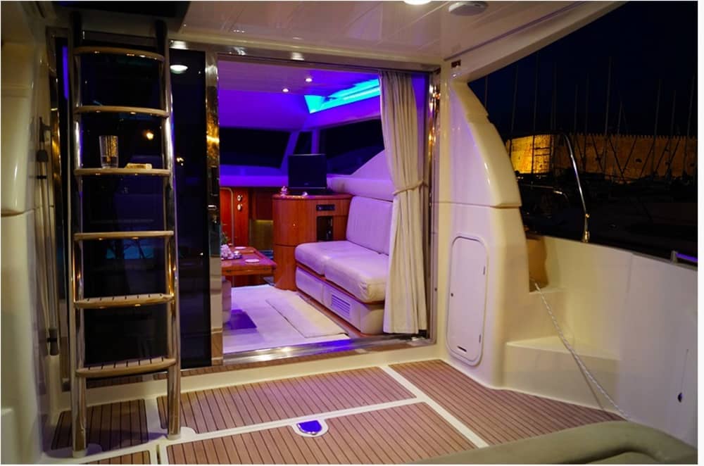 Escapade d'une demi-journée: Une pure magie blanche et bleue à bord d'un bateau à moteur 5