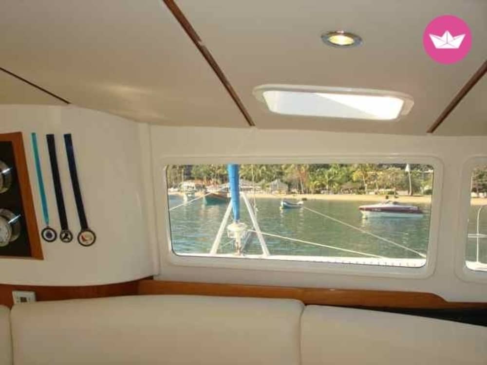 Évasion insulaire : aventure en catamaran dans les îles Cagarras