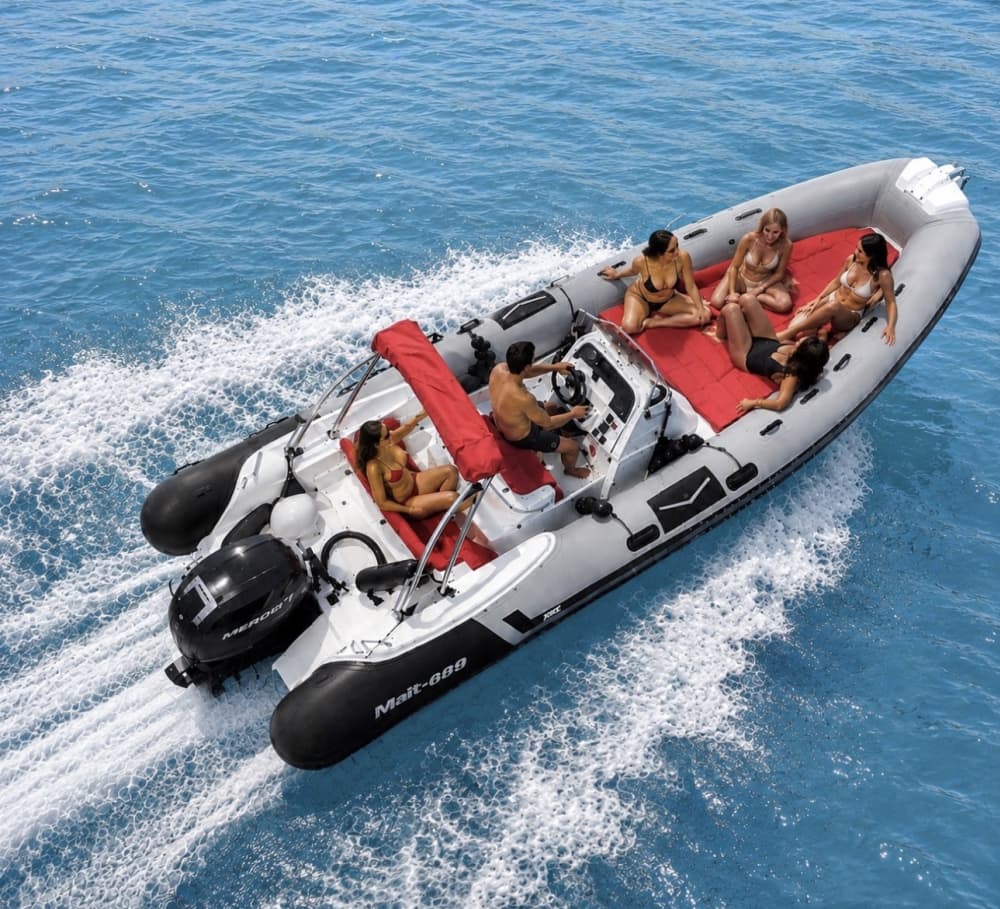 Mer, amour et soleil: une journée riche en émotions à bord d'un bateau à moteur 2