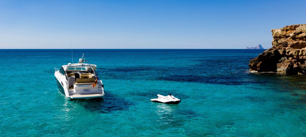 Découvrez Ibiza lors d'une excursion d'une journée en bateau à moteur. 3