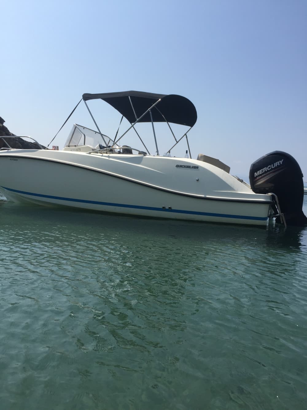 Une journée à Argelès-sur-Mer sur un bateau à moteur tout confort et très bien équipé en petit comité, en famille, ou entre amis, loin de la foule dans des criques et endroits privilégié accessible uniquement en bateau. 2