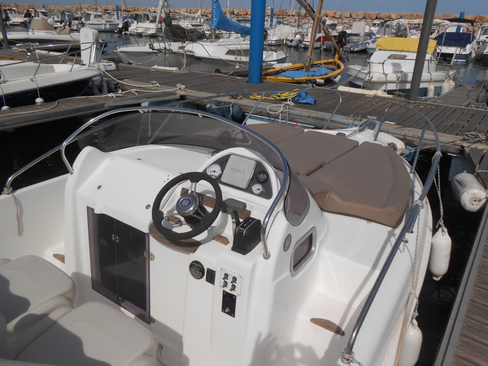 Découvrez Argelès-sur-Mer lors d'une excursion d'une journée en bateau à moteur. Nous visiterons Collioure, Port Vendres. Arrêtes baignades à volonté. Vous pouvez manger à bord ou je peux vous déposer dans le restaurant de votre choix. Je connais parf 3