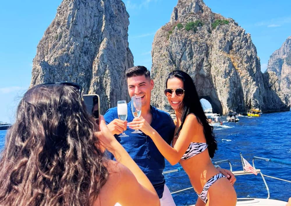 Capri: Excursion privée en bateau de 7 h avec boissons et temps libre sur l'île 3