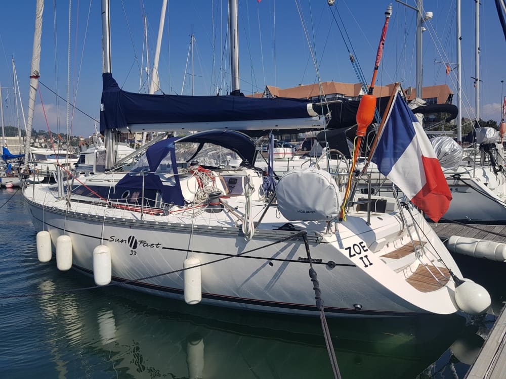 Découvrez Deauville lors d'une excursion en voilier d'une journée. 3