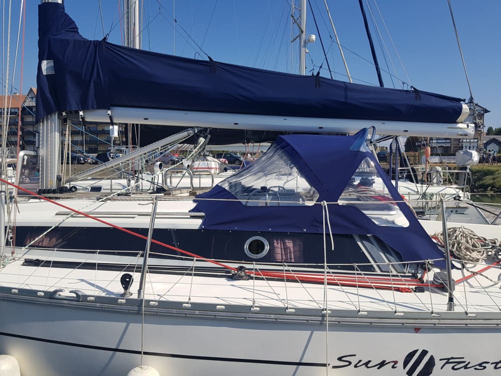 Découvrez Deauville lors d'une excursion en voilier d'une journée. 4