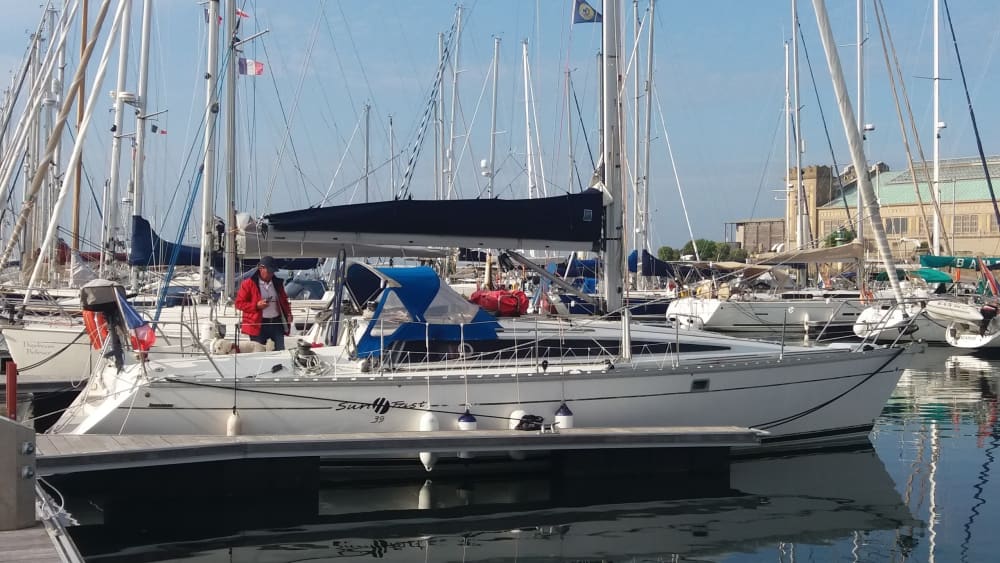 Découvrez Deauville lors d'une excursion en voilier d'une journée. 2