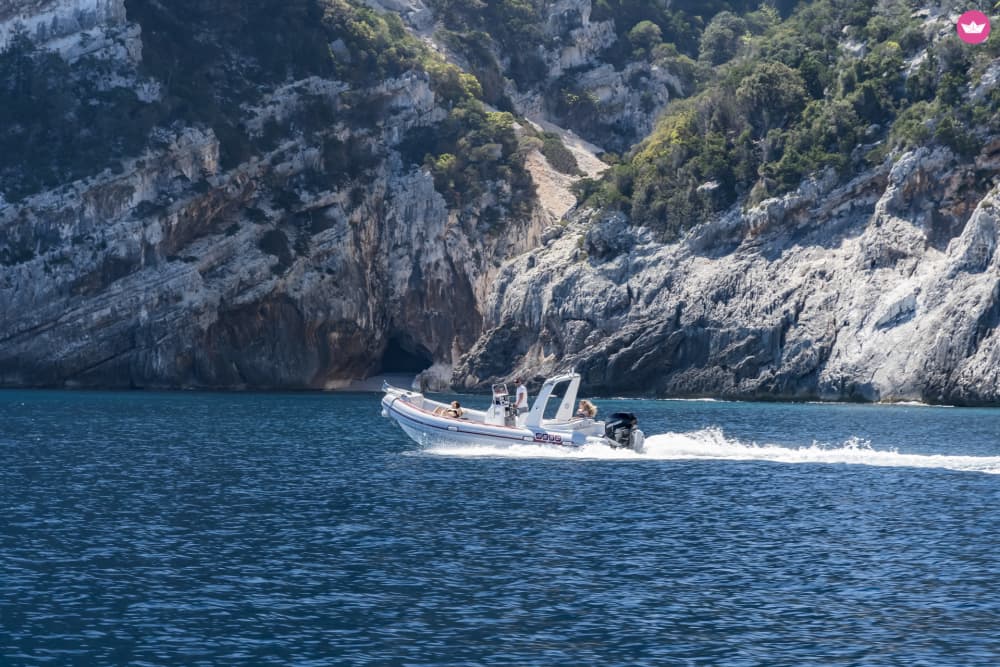 Aube sur le Golfe : Croisière au lever du soleil vers les rivages secrets de la Sardaigne 4