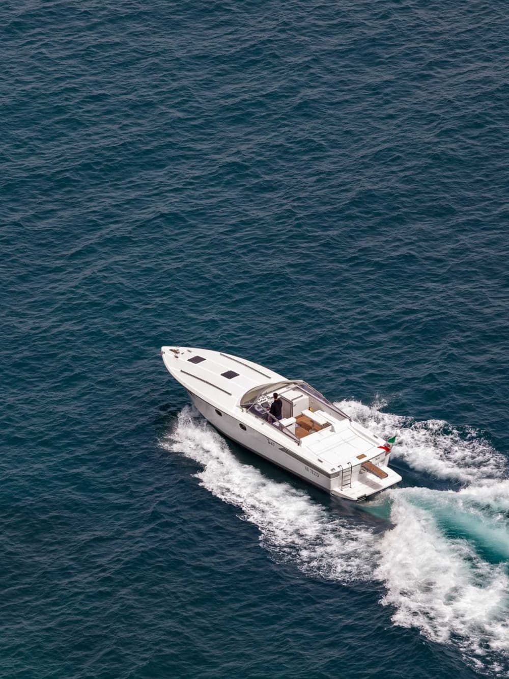 Découvrez Salerne en bateau à moteur pendant 7 heures