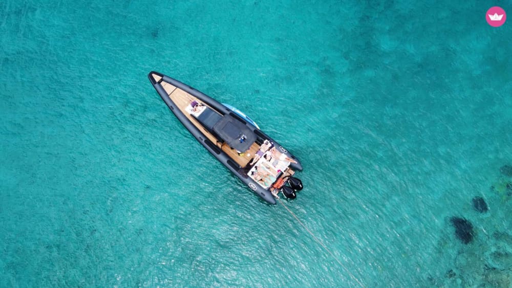 Croisière privée d'une demi-journée à Antiparos et au Lagon Bleu