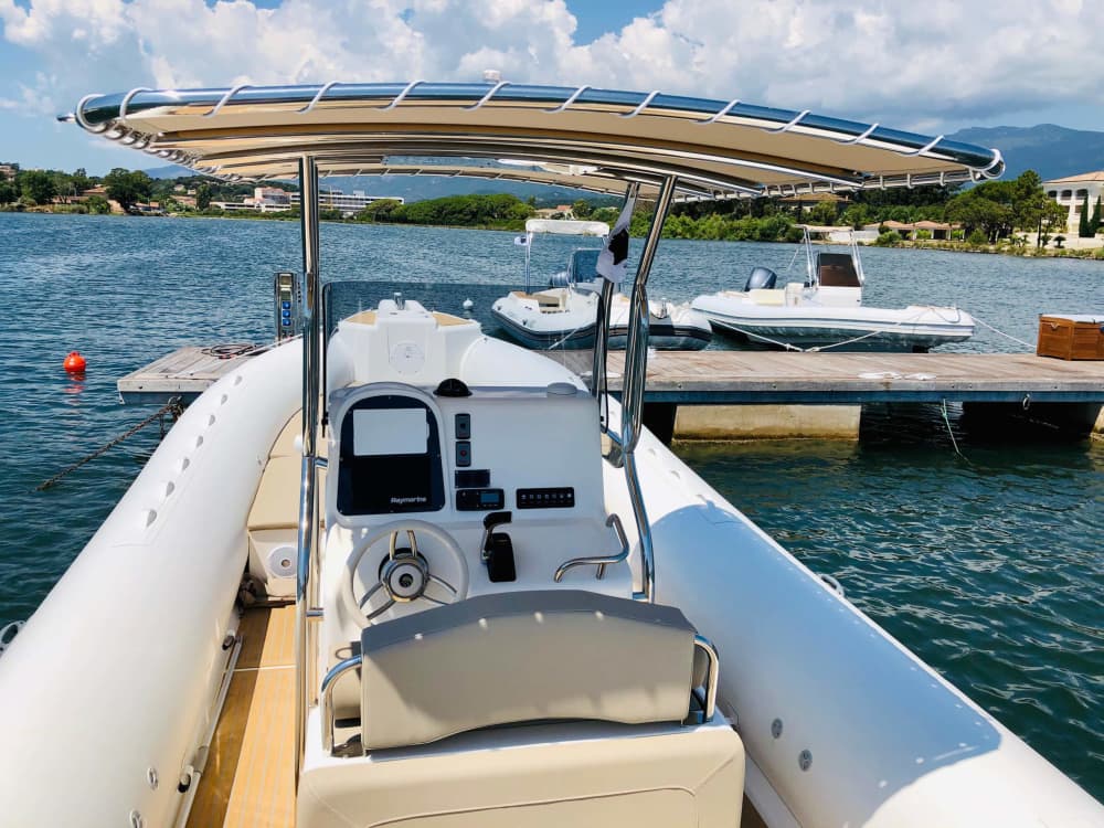 Découvrez Porto-Vecchio: une journée ensoleillée à bord d'un bateau à moteur 4