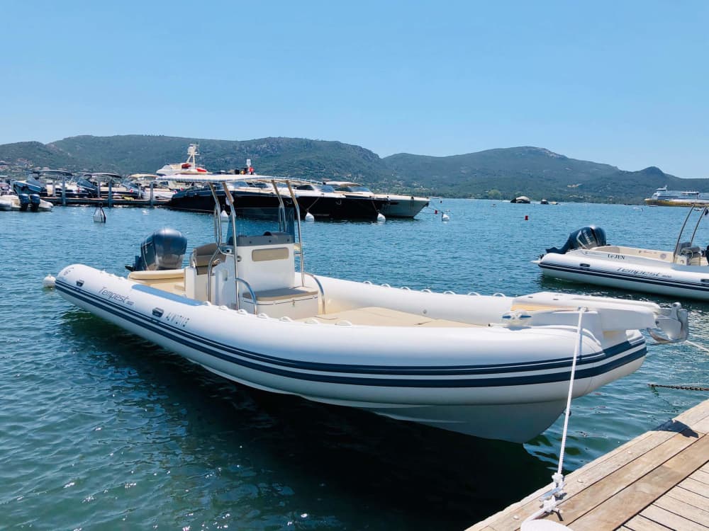 Découvrez Porto-Vecchio: une journée ensoleillée à bord d'un bateau à moteur 3