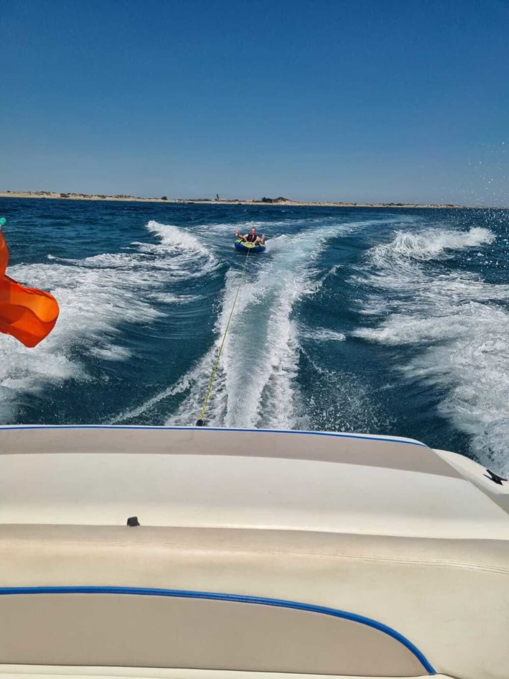 Votre 1/2 journée en mer – Détente, découverte du littoral ou Sports Nautiques en bateau à moteur 200 CV