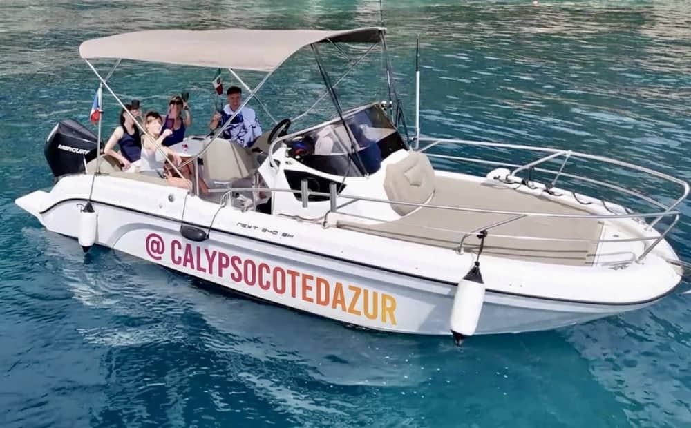 Profitez de la Côte d’Azur lors d’une excursion en bateau de 7 heures.