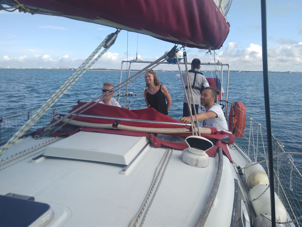 Profitez d'une journée complète de navigation à La Rochelle en voilier.