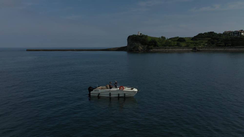 Découverte de la Côte Basque en demi-journée: Votre courte escapade en bateau à moteur (Essence & Skipper inclus) 6