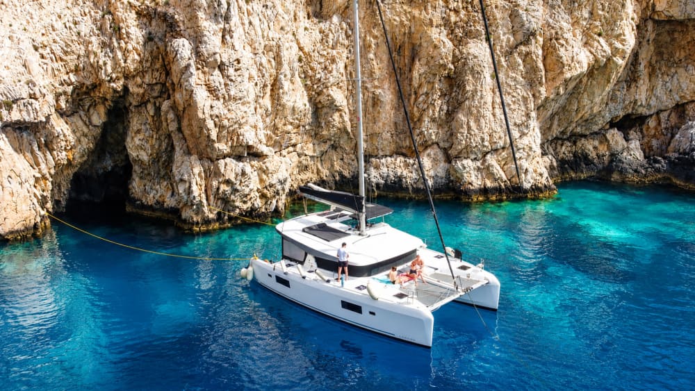 Catamaran privé - Croisière d'une demi-journée à Paros et Antiparos avec dégustation des plats signatures du chef