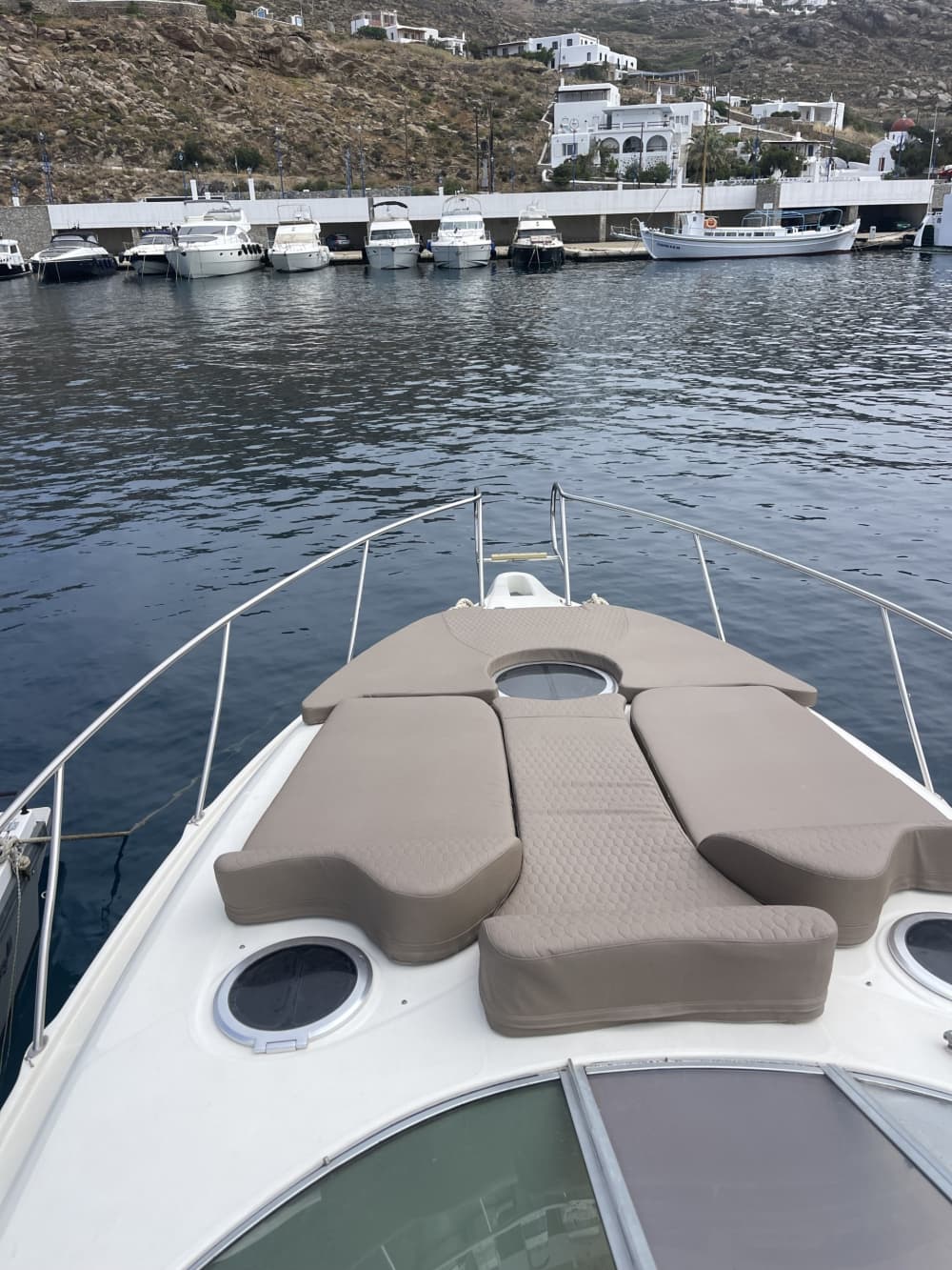 Blanc, bleu et divin: une journée complète sur un bateau à moteur 6