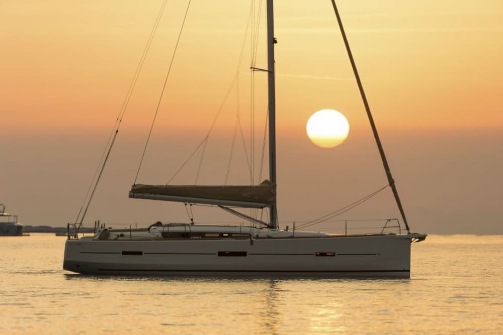 Explorez Agde et profitez d'une journée complète de navigation à voile. 2