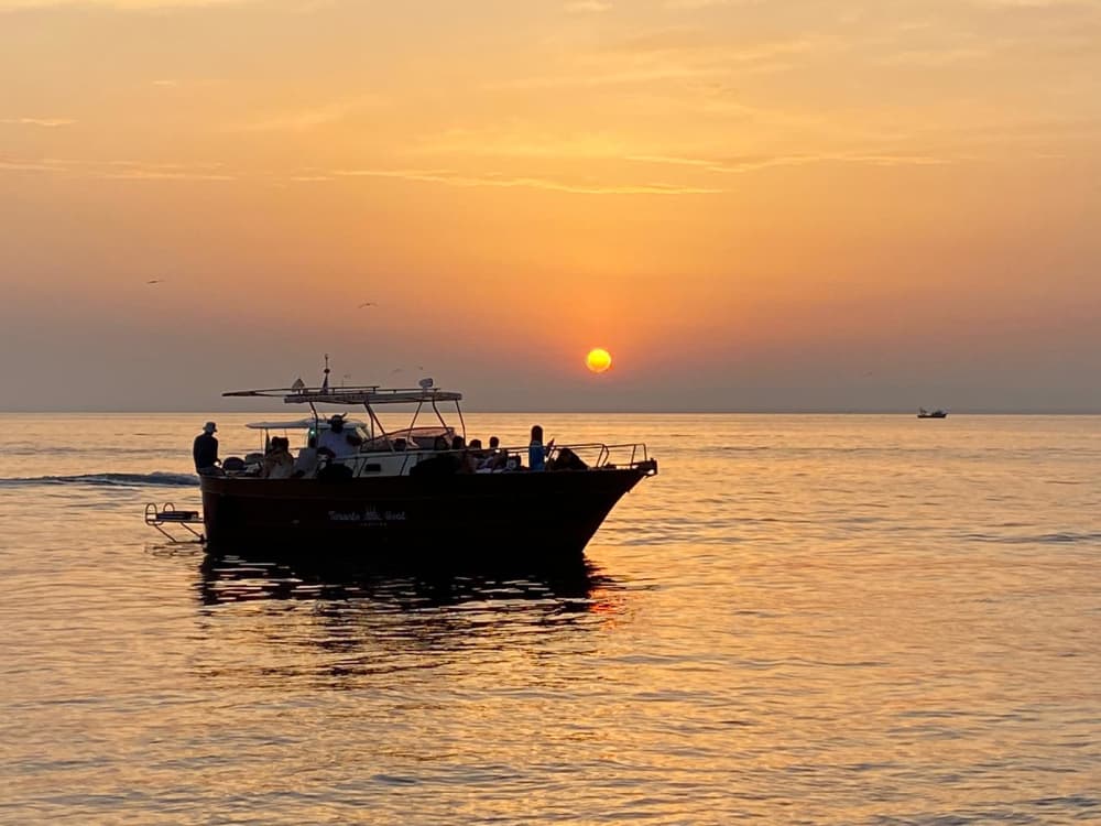 Excursion au coucher du soleil aux îles Cheradi de Tarente avec skipper