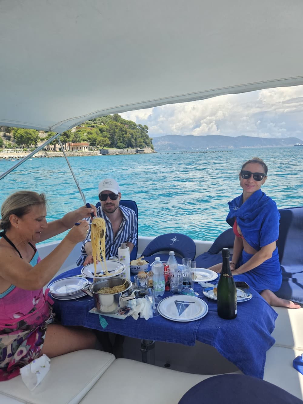 Découvrez les rivages de La Spezia: une excursion d'une journée complète à bord d'un bateau à moteur 3
