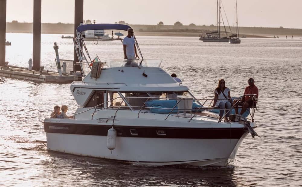 Détendez-vous à bord d'un yacht lors d'une excursion de 2 heures dans la magnifique ville de Porto. 3