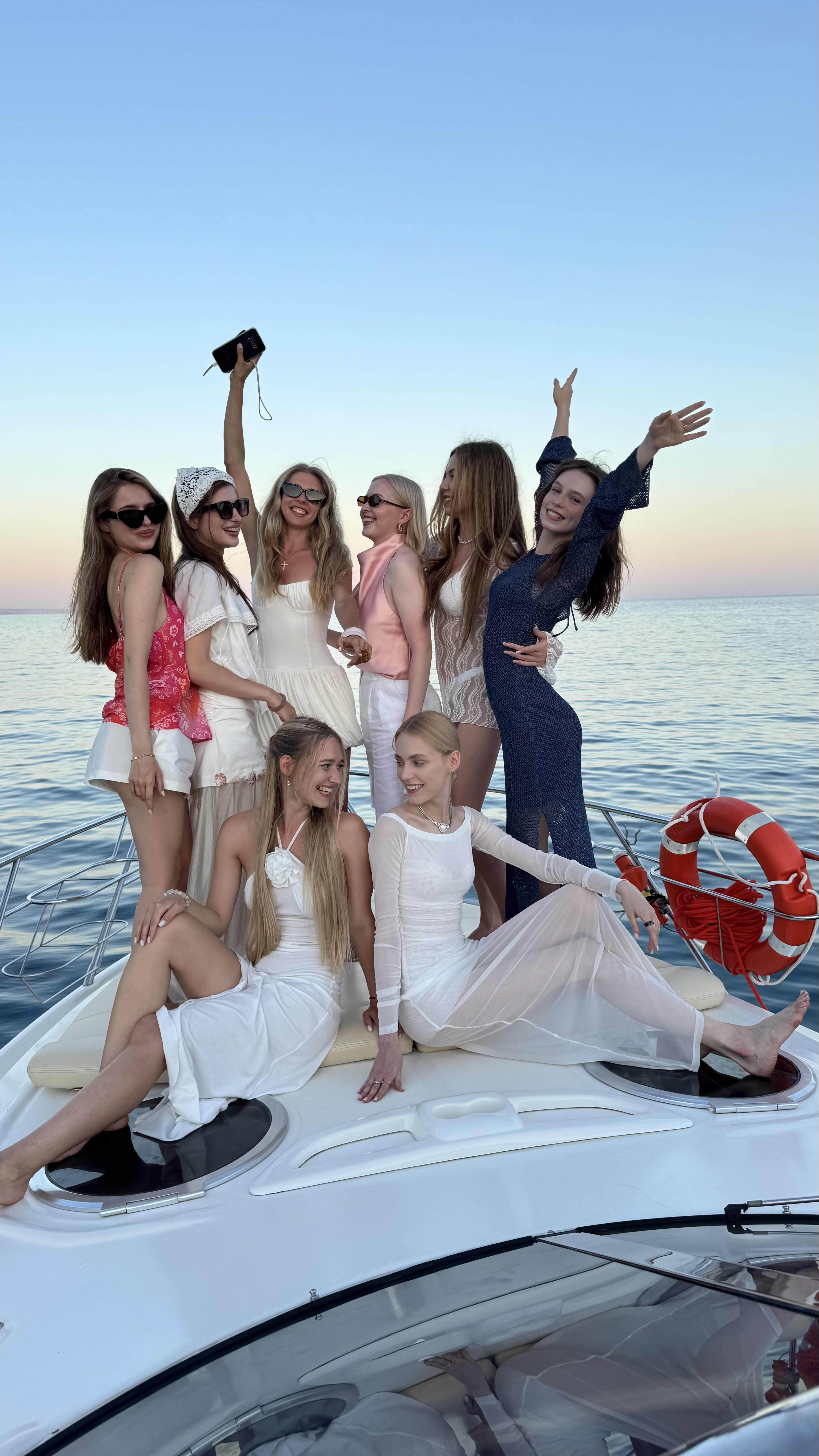 Private Hen Yacht Party  Mot & Chandon Champagne & Mallorca Lagoons -  Click&Boat