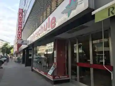 Fahrschule Verkehrsakademie PS Gehrmann GmbH - Bayreuther Str. Tiergarten 1